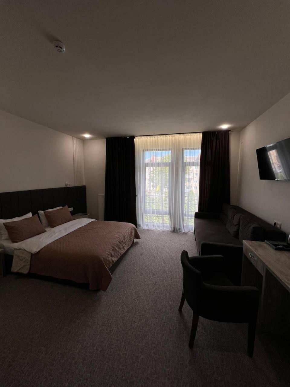Гетьман Готель & Spa Chortkiv Dış mekan fotoğraf