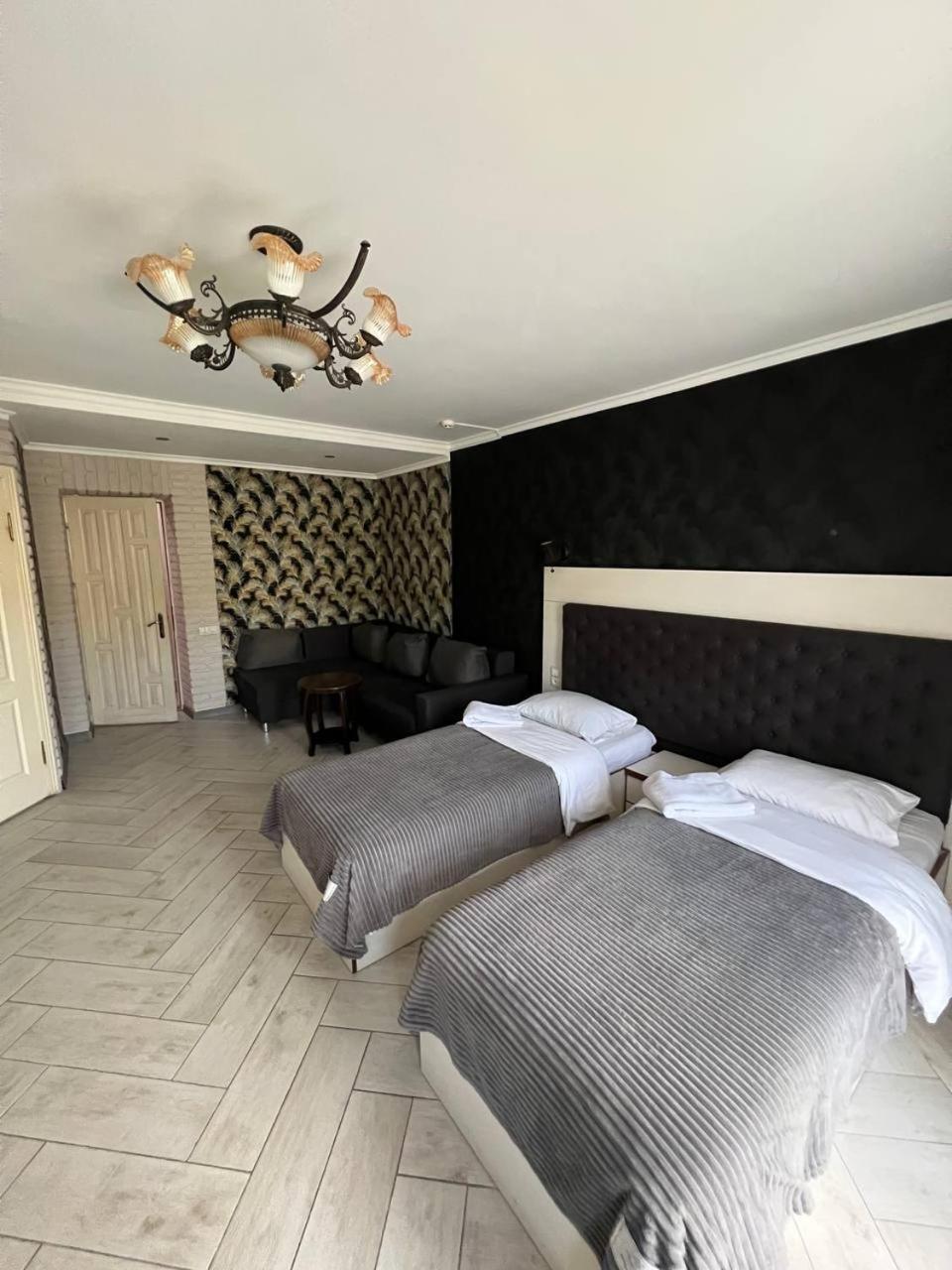 Гетьман Готель & Spa Chortkiv Dış mekan fotoğraf